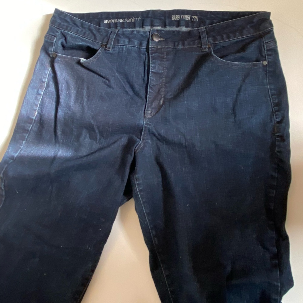 Avenue Barely Boot Jeans Dark Wash Sz 22